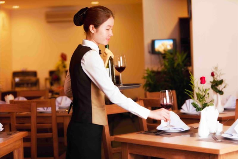 Hilton Saigon tuyển Restaurant Hostess/Cashier