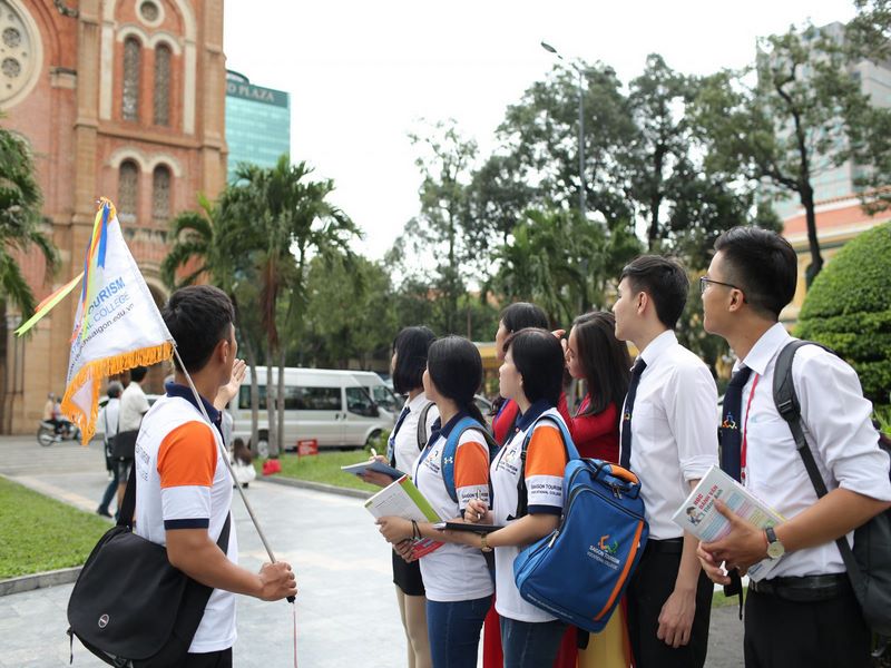 Muốn làm hướng dẫn viên du lịch nên học ngành gì?